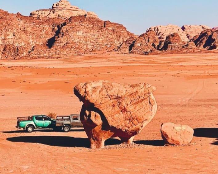 Moon City With Jeep Trips วาดิรัม ภายนอก รูปภาพ